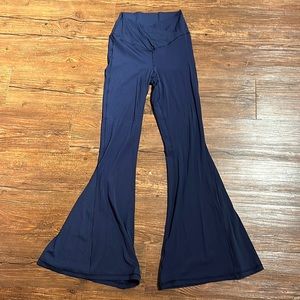 Aerie navy flare leggings - size medium